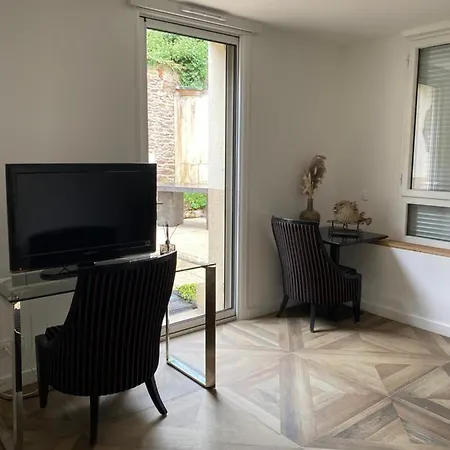Апартаменти 2 Pieces Quartier Thabor Rdc Courre Interieure